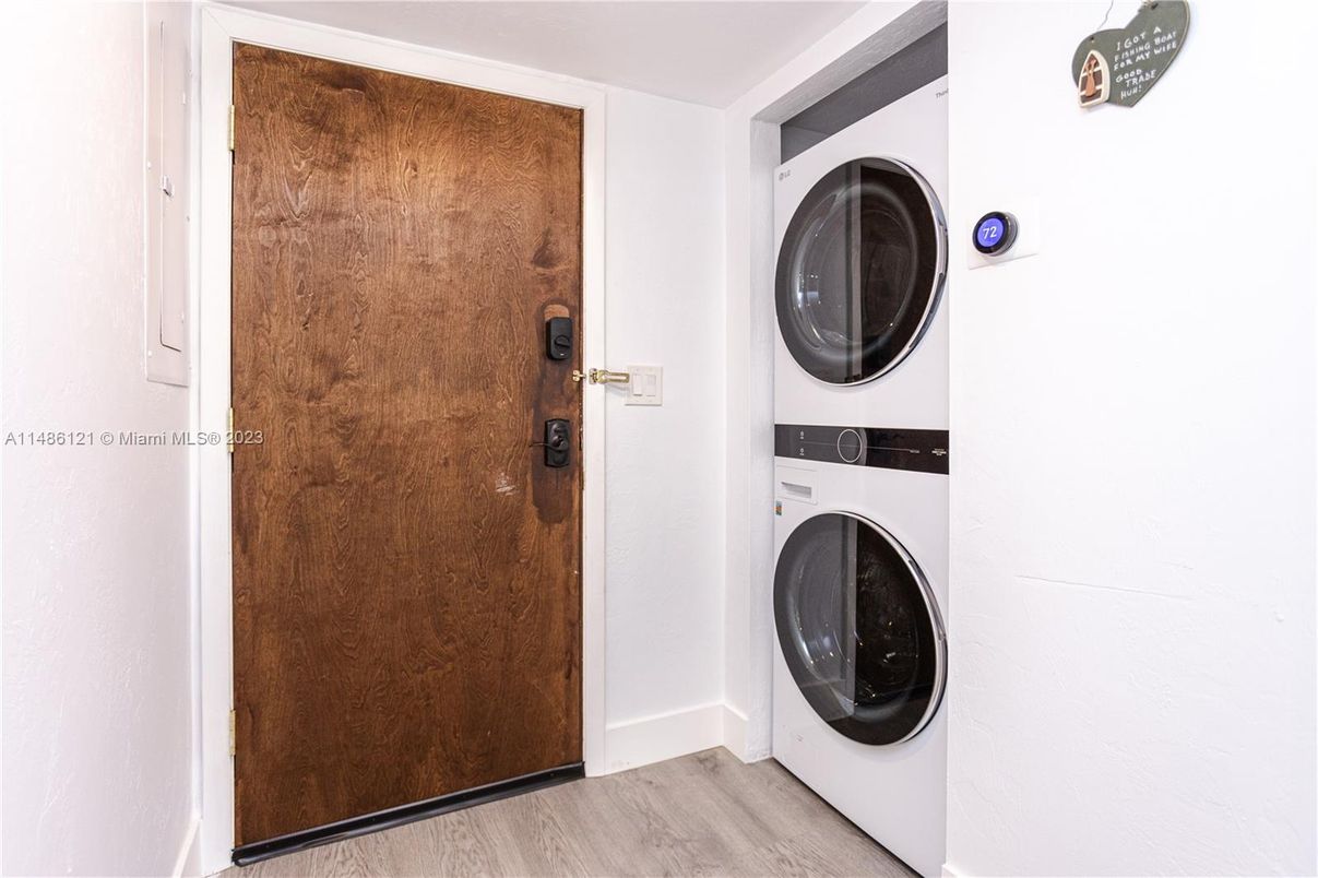 Interior, Utility Closets, Washer, Wood Texture Flooring