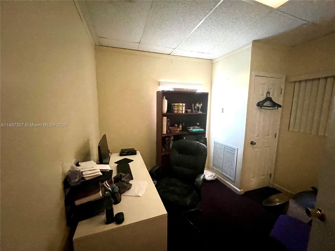 Home Office, Interior