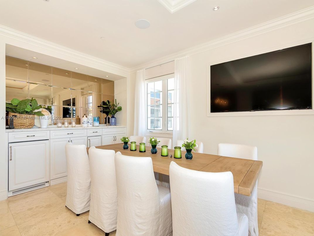 Dining room, Interior, Recessed Lighting
