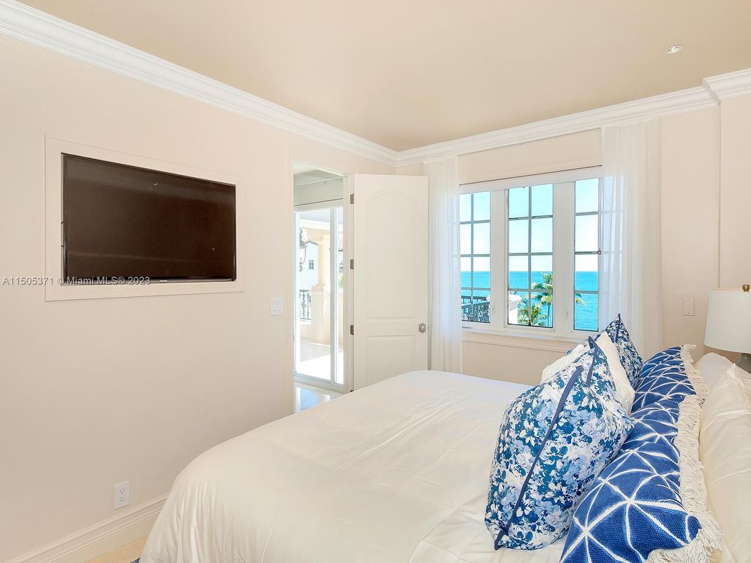 Bedroom, Interior, Recessed Lighting, Water