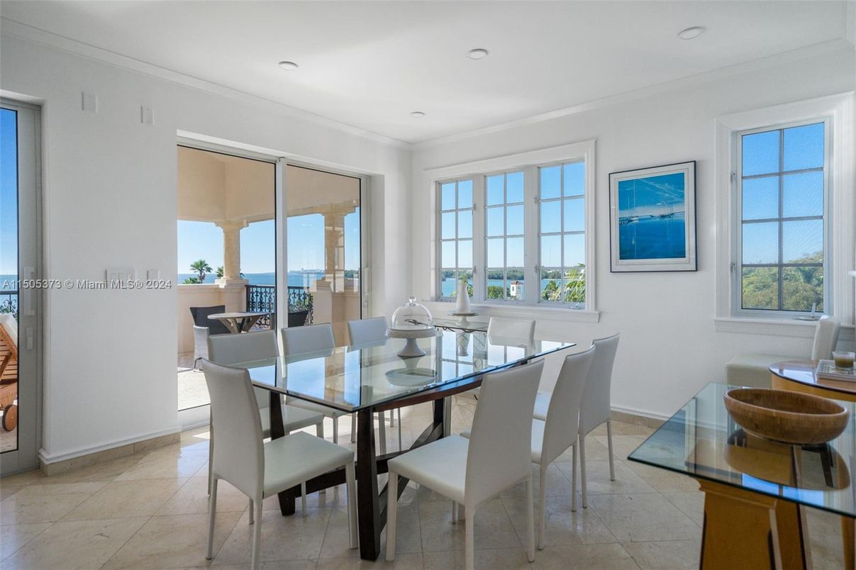 Dining room, Interior, Recessed Lighting