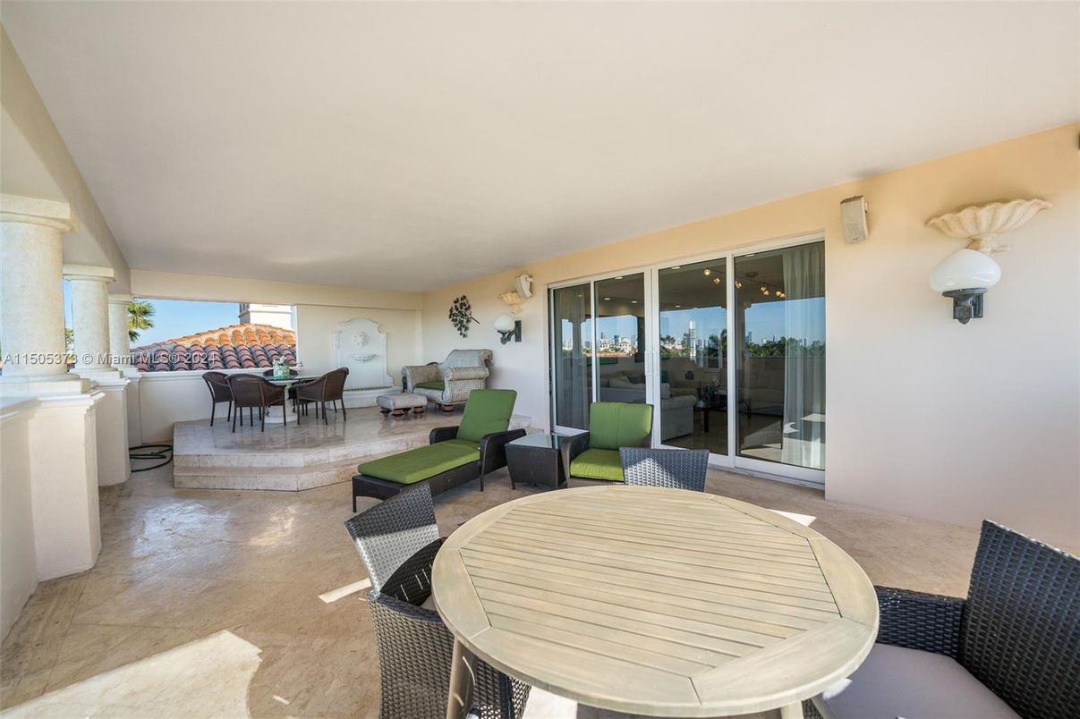 Dining room, Exterior
