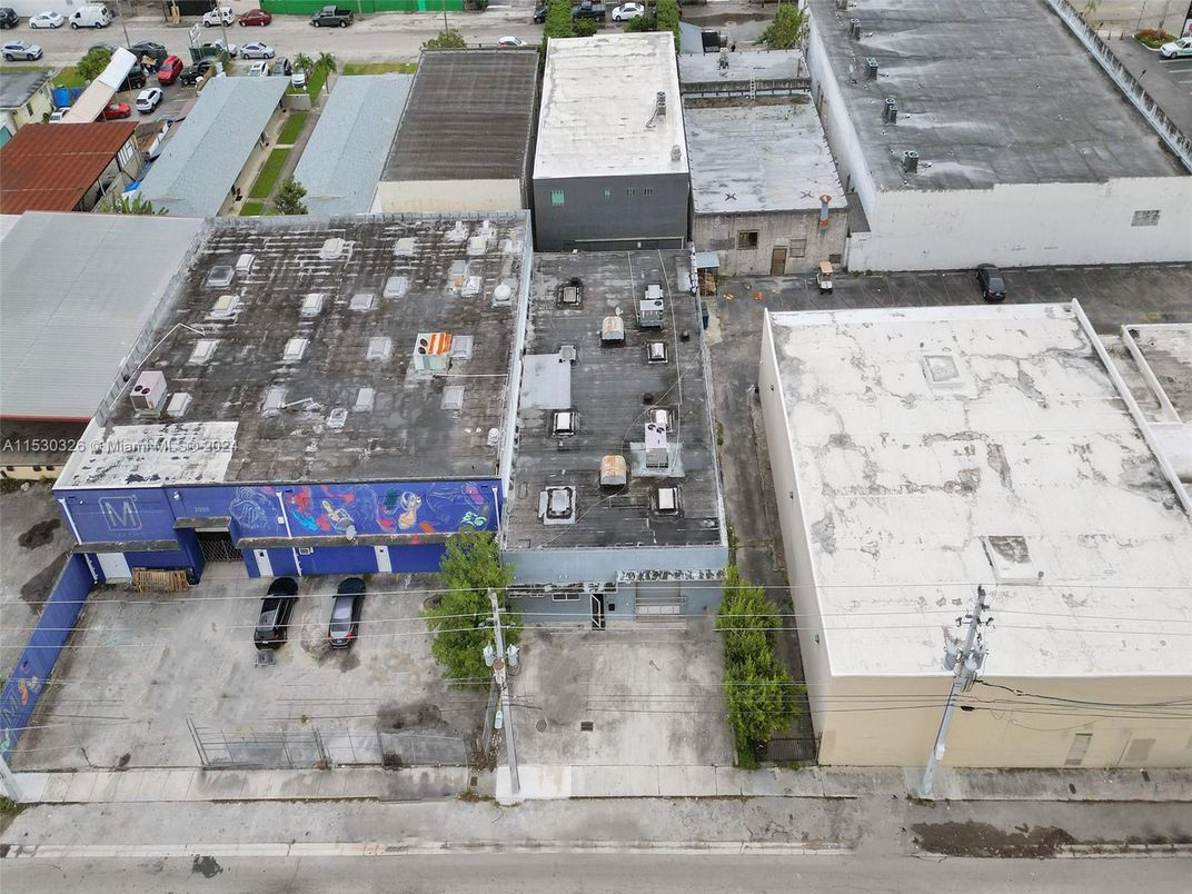 Exterior, Drone