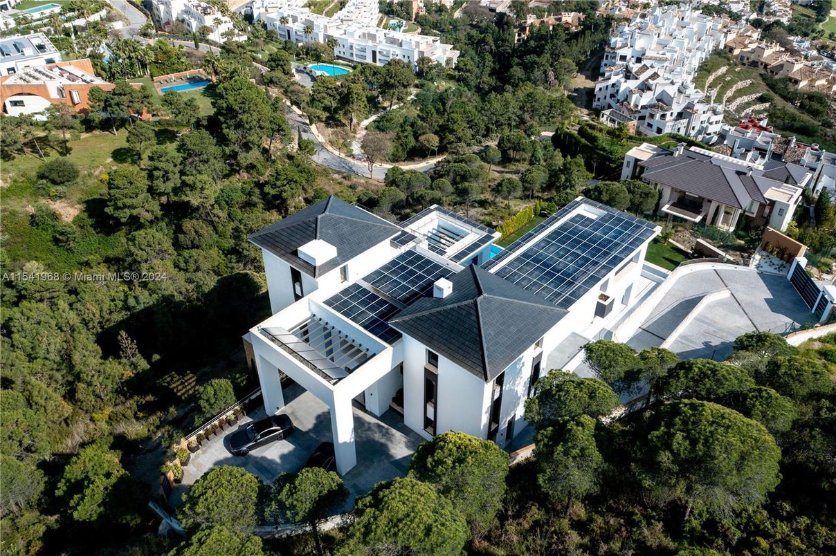 Exterior, Drone