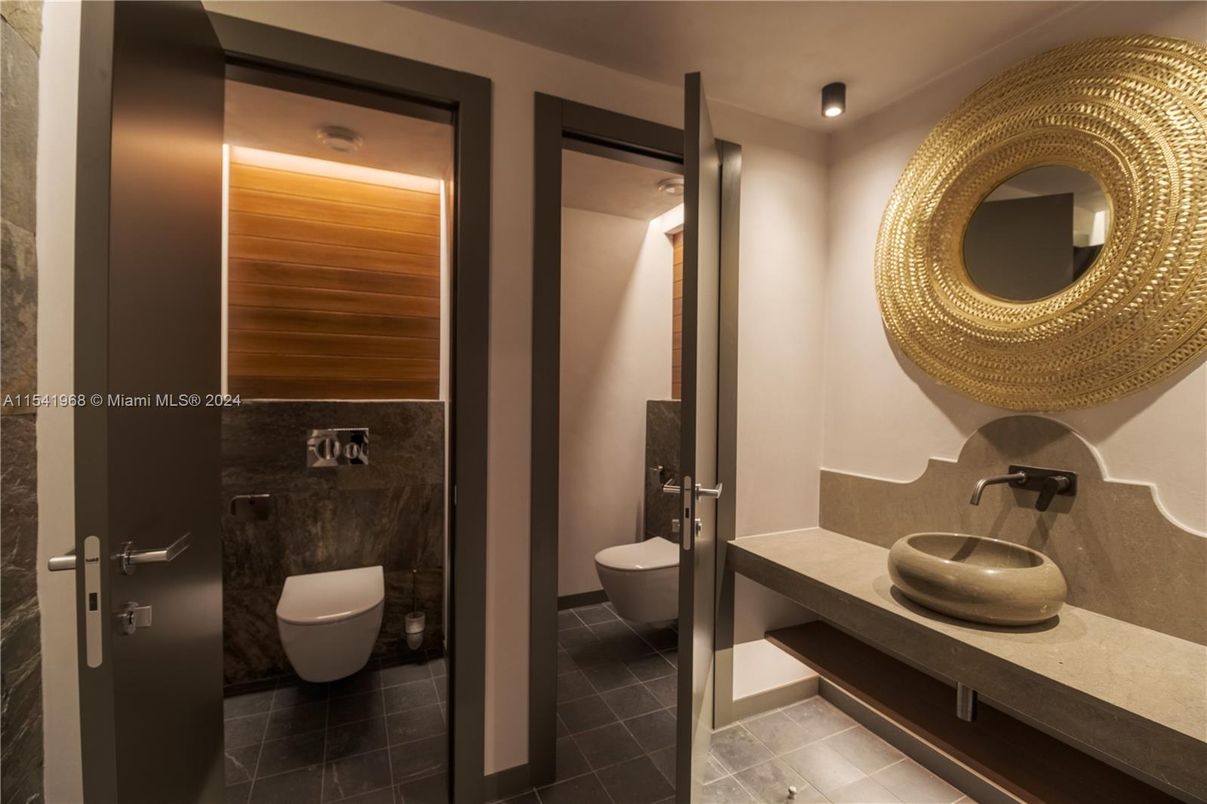 Bathroom, Interior, Recessed Lighting