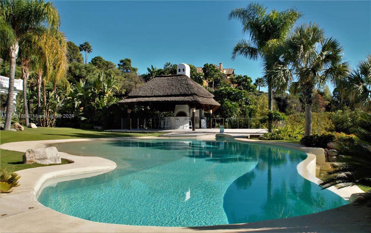 Exterior, Pool