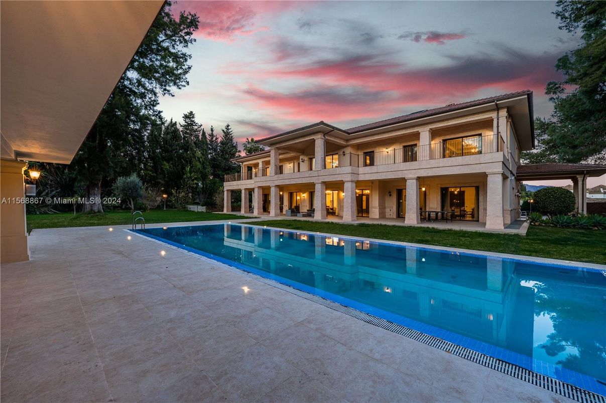 Exterior, Pool