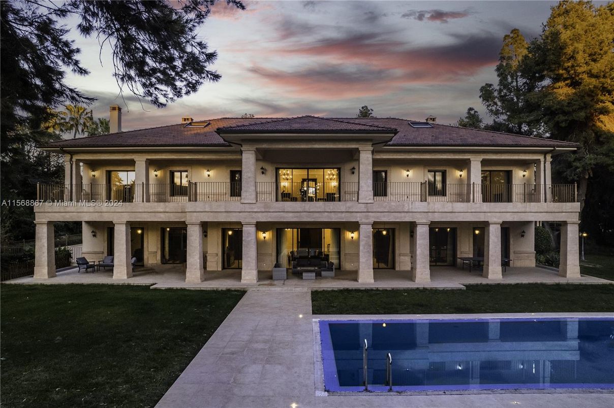 Exterior, Facade, Pool, Mediterranean