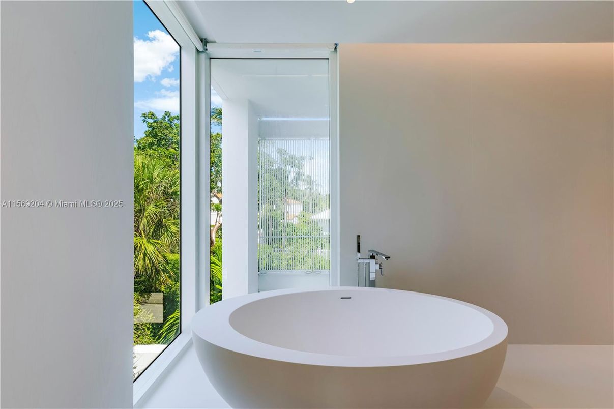 Bathroom, Free Standing Baths, Interior