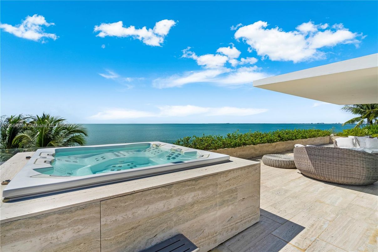 Exterior, Hot Tub, Water