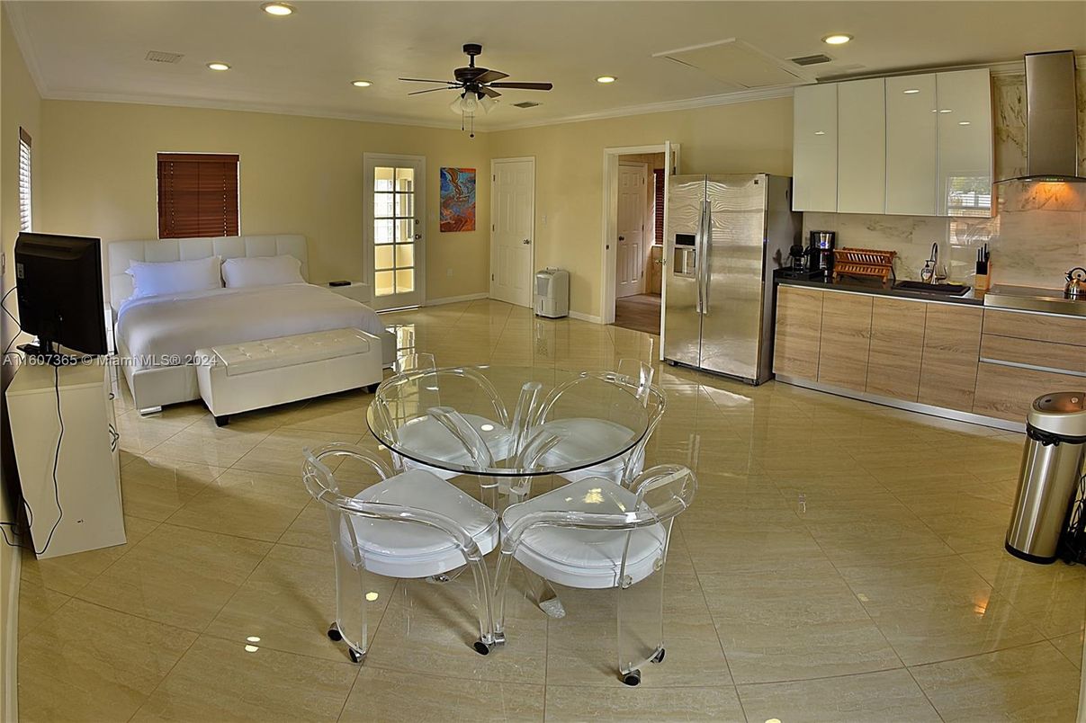 Dining room, Interior, Kitchen, Recessed Lighting, Stainless Steel Appliances