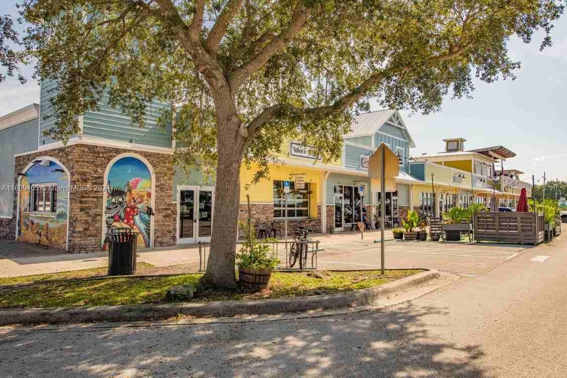 Exterior, Facade, None