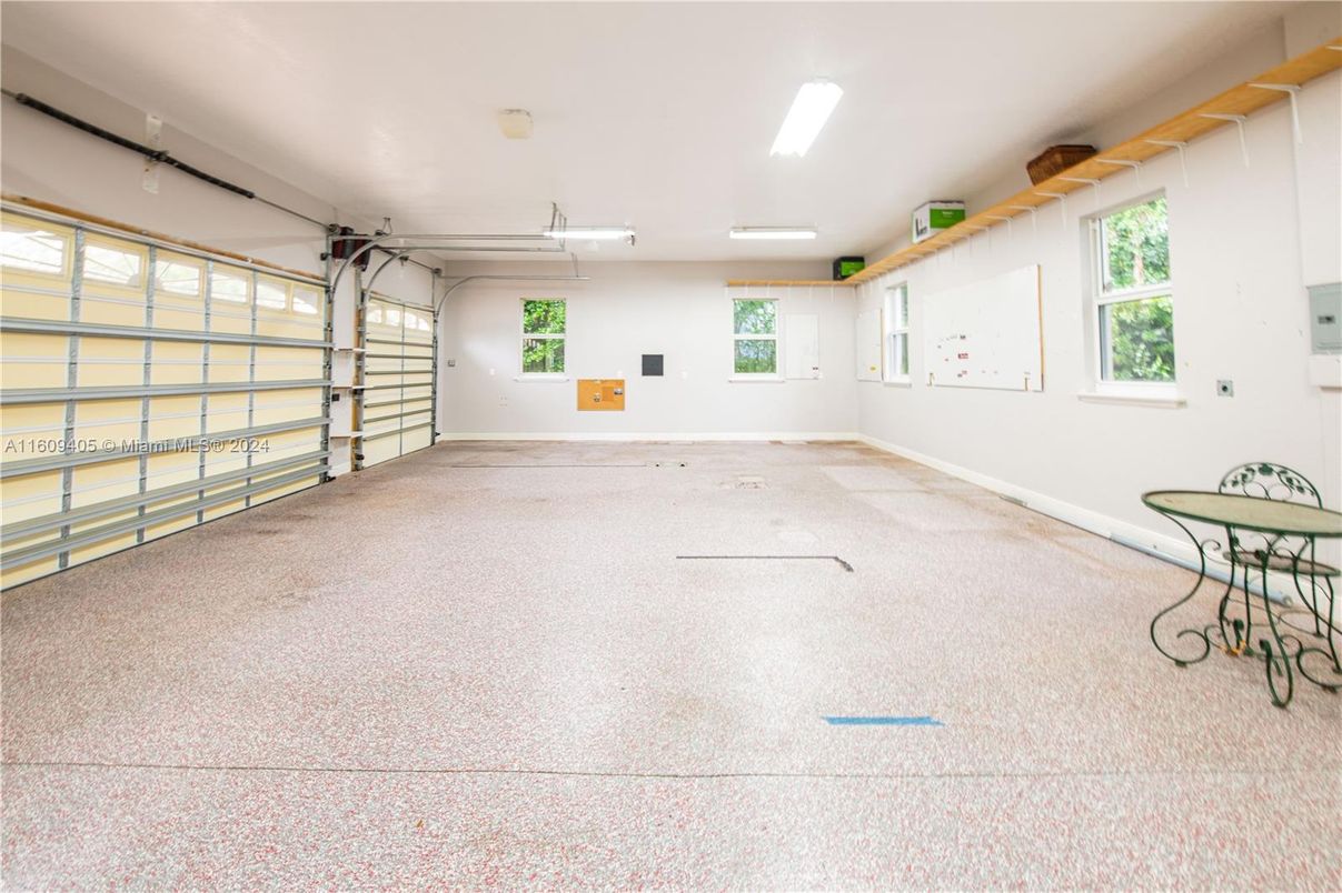 Empty room, Garage, Interior