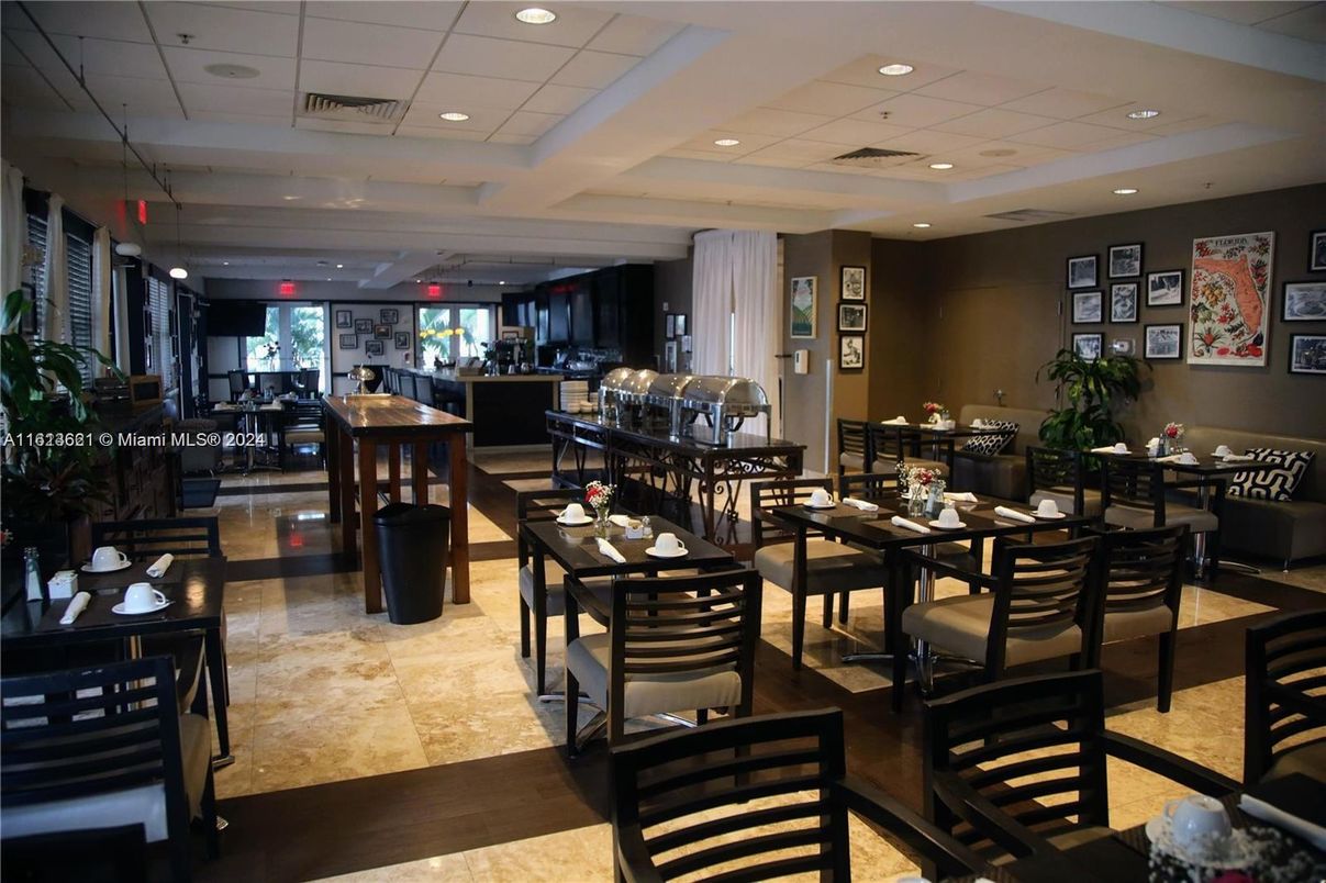 Dining room, Interior, Recessed Lighting