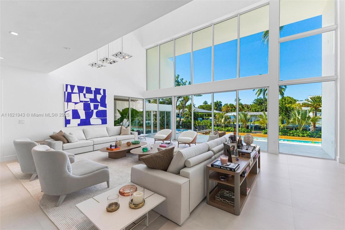 Interior, Living room, Pendant Lights, Recessed Lighting