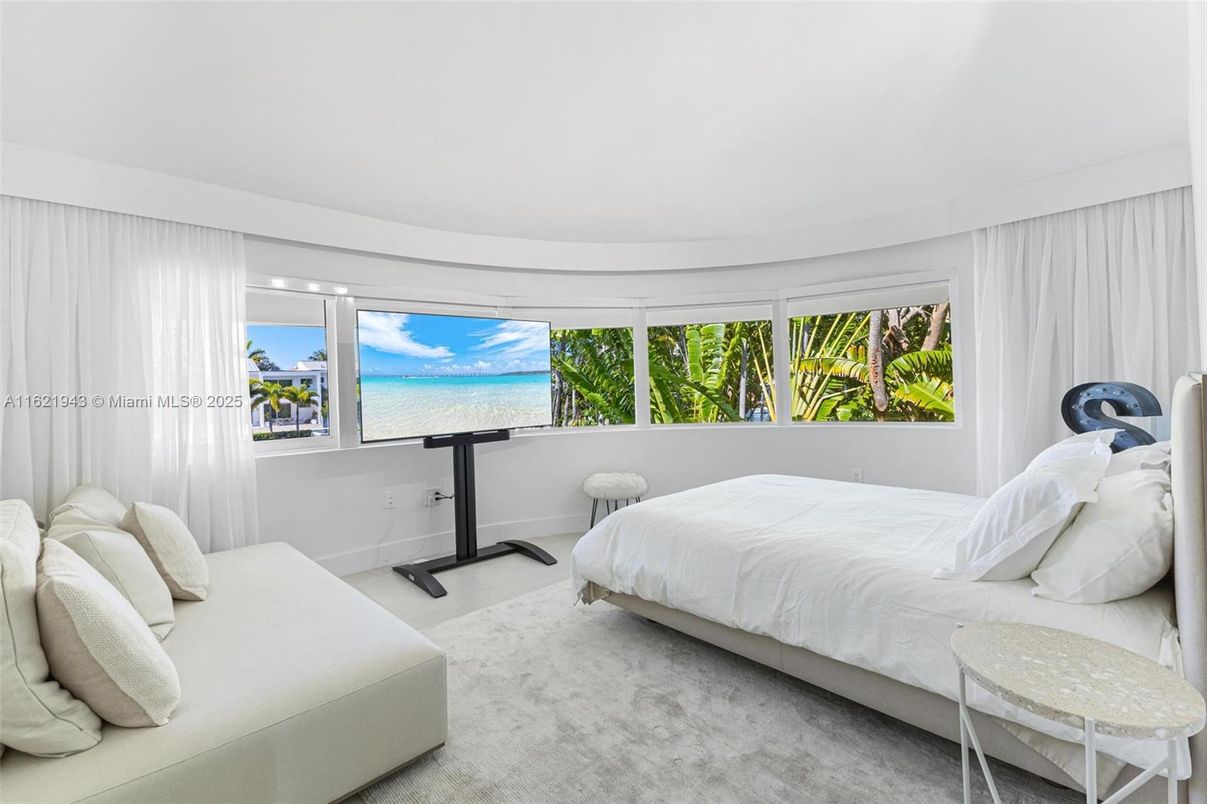 Bedroom, Interior, Water