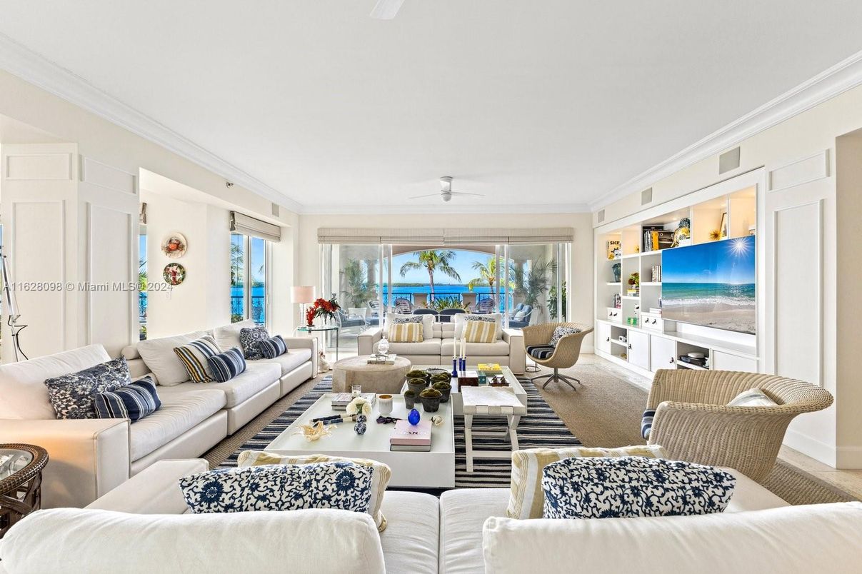 Interior, Living room, Water