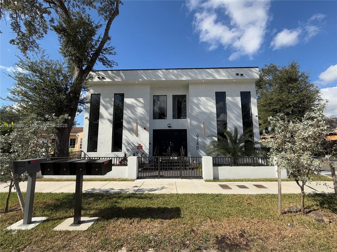 Backyard, Exterior, Facade, Modern