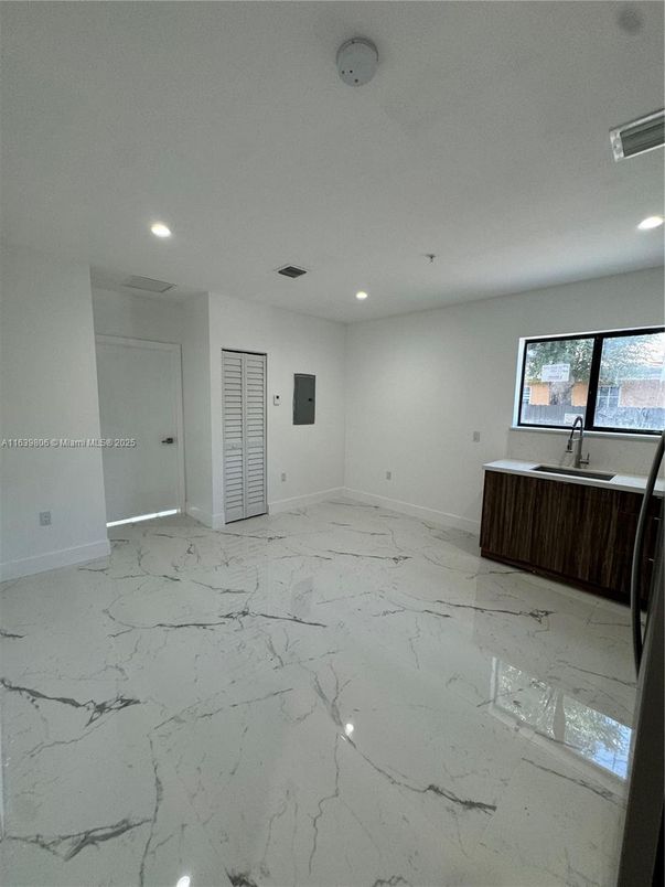Empty room, Interior, Marble, Recessed Lighting