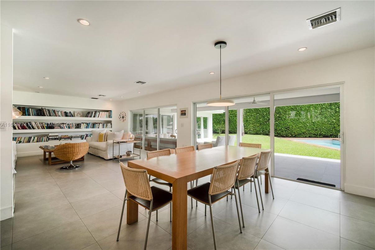 Dining room, Interior, Living room, Pendant Lights, Recessed Lighting
