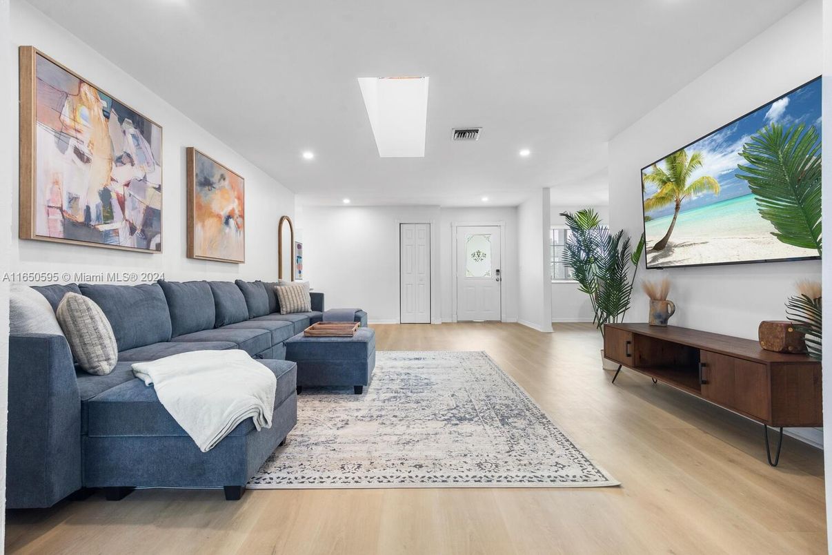 Interior, Living room, Recessed Lighting, Wood Texture Flooring