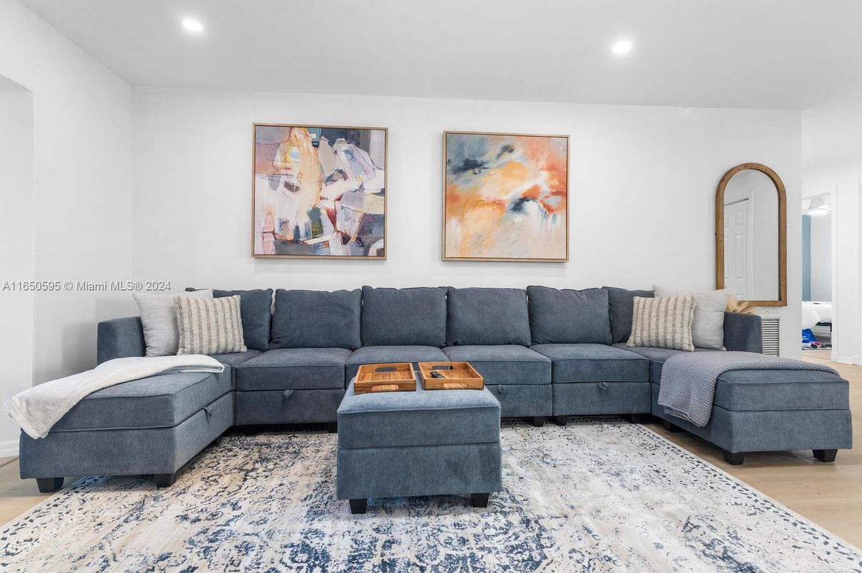 Interior, Living room, Recessed Lighting, Wood Texture Flooring