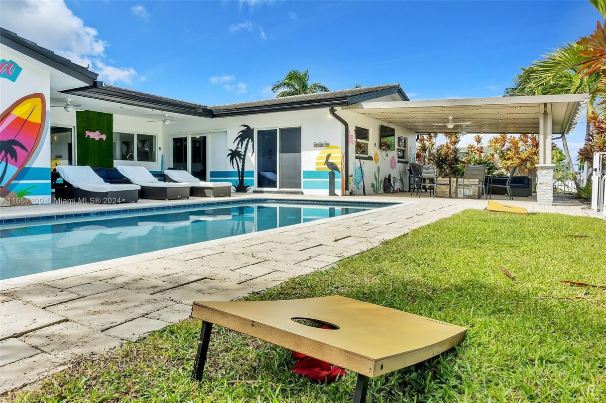 Exterior, Pool