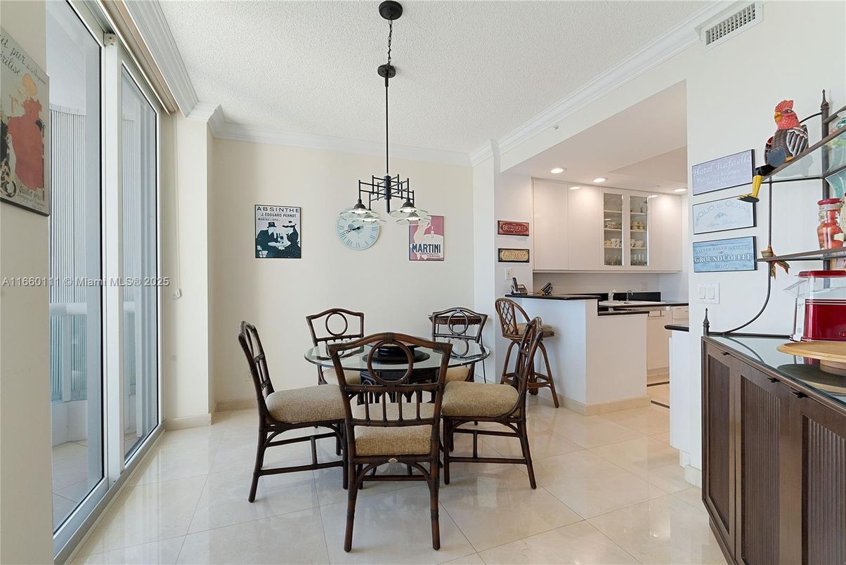 Dining room, Interior, Kitchen, Pendant Lights, Recessed Lighting