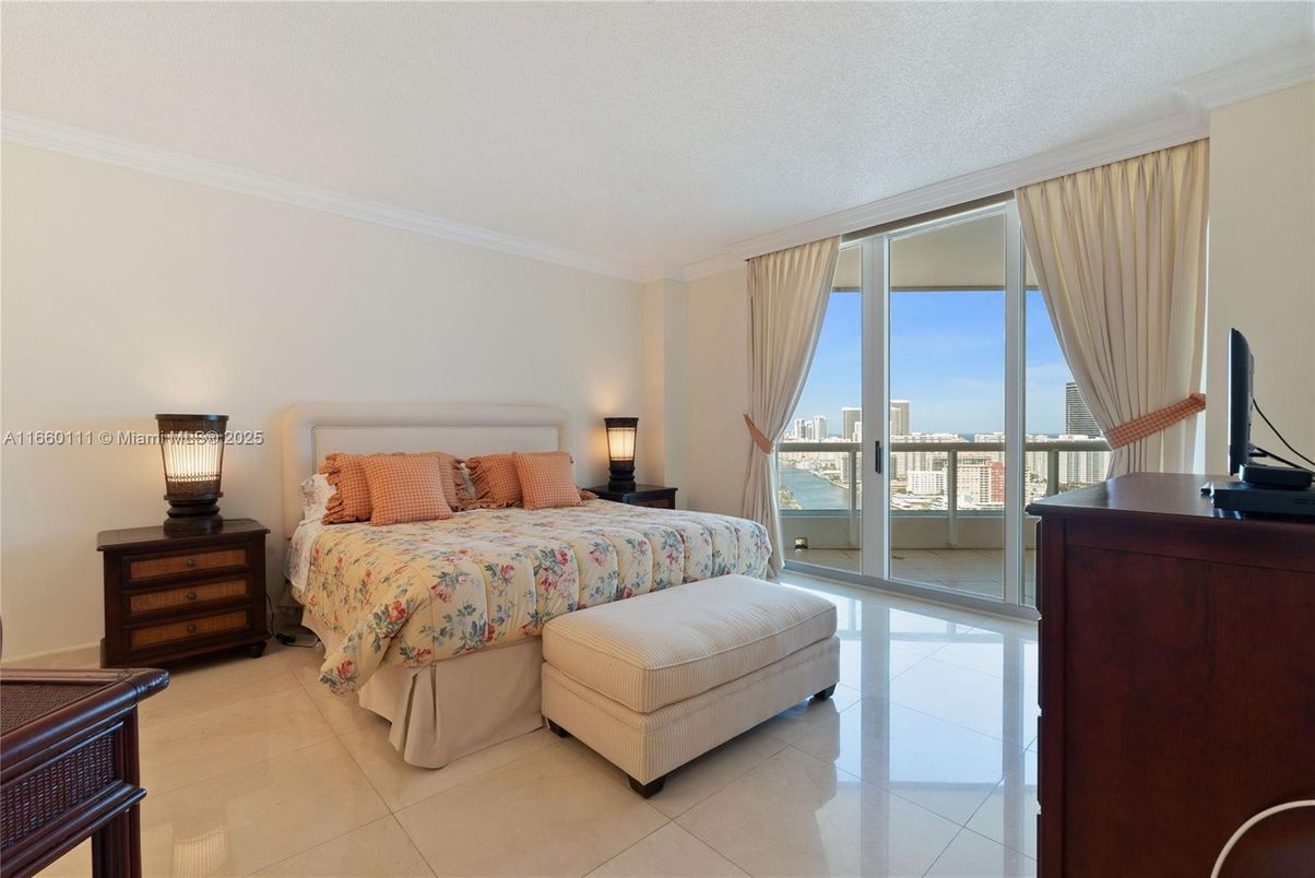 Bedroom, Interior, Water