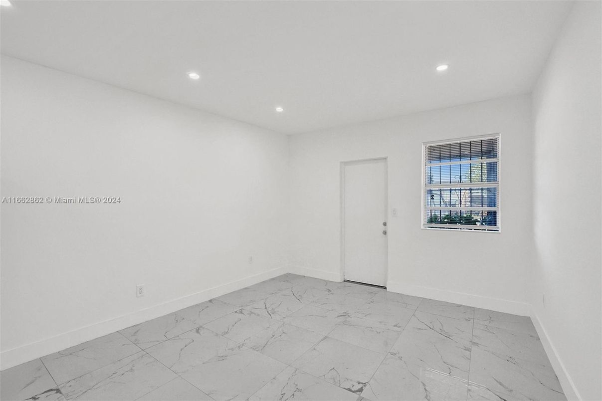 Empty room, Interior, Marble, Recessed Lighting