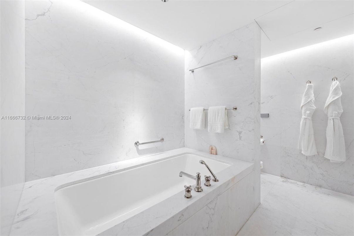 Bathroom, Free Standing Baths, Interior, Marble, Marble Walls