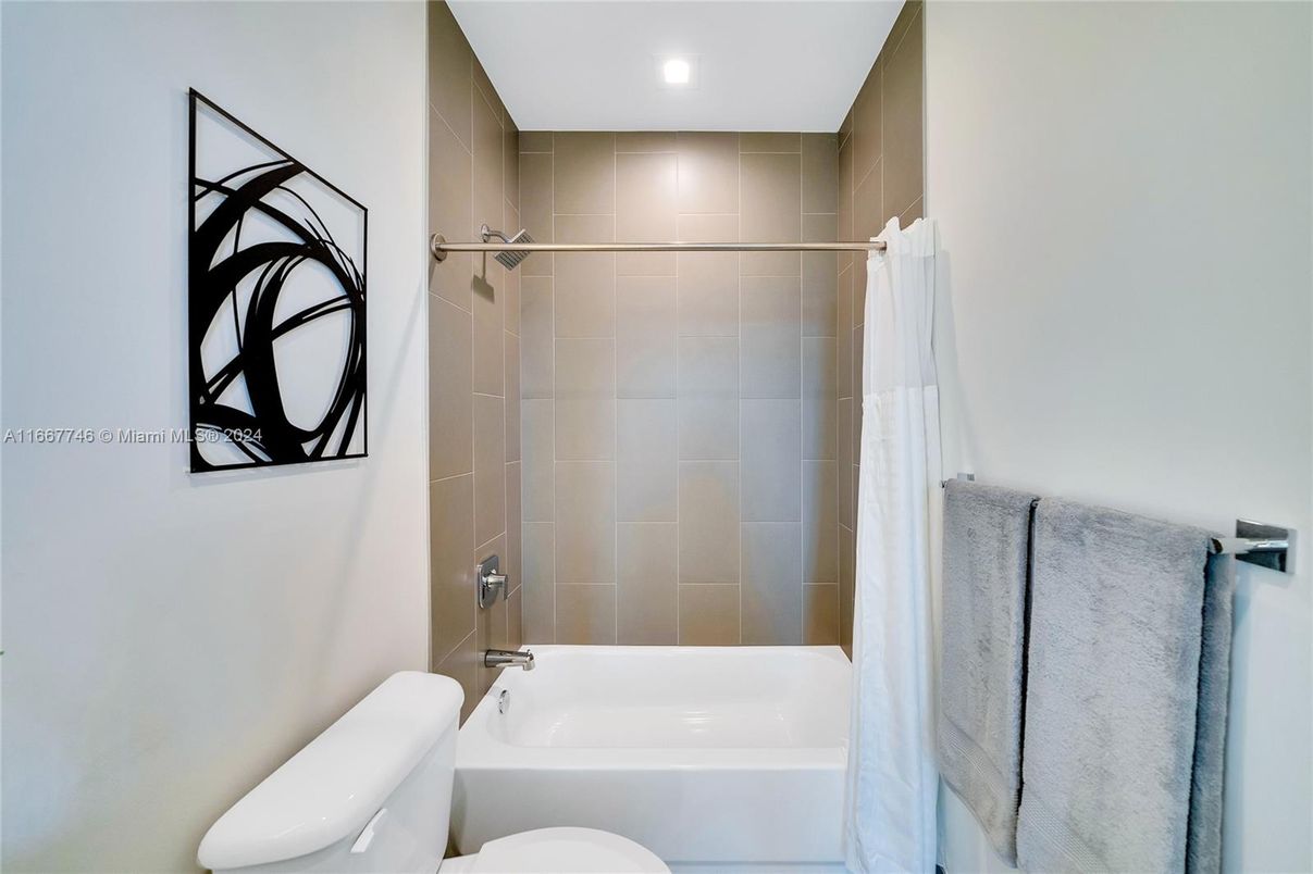 Bathroom, Interior, Recessed Lighting