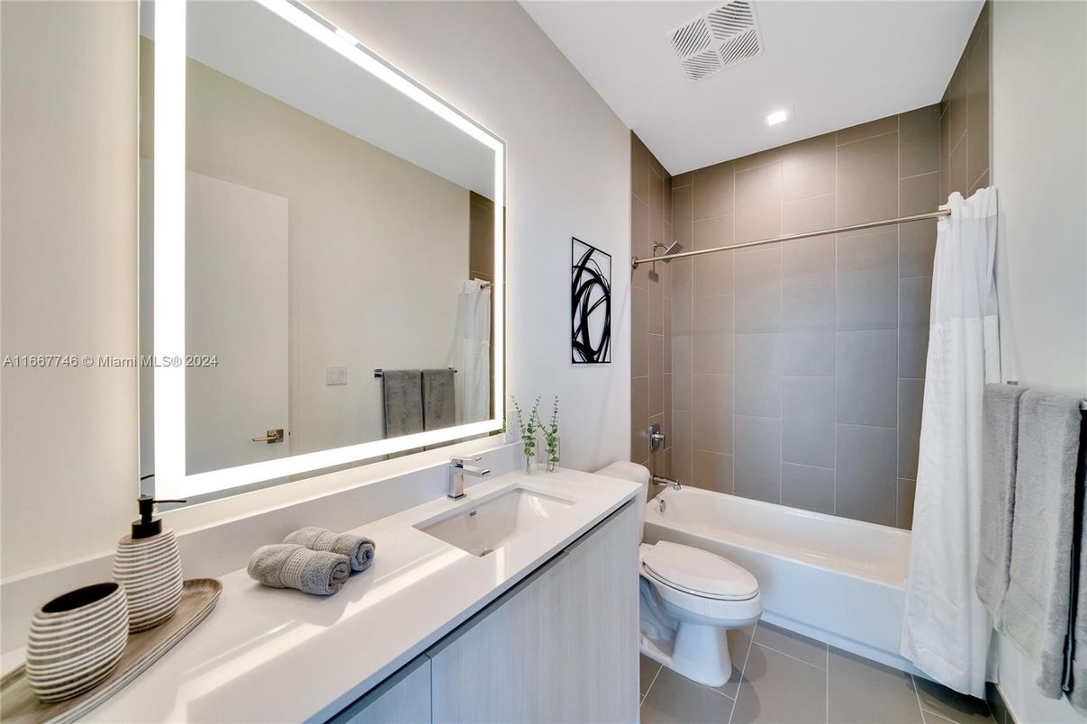 Bathroom, Interior, Recessed Lighting