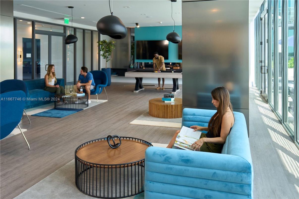 Interior, Living room, Pendant Lights, Recessed Lighting