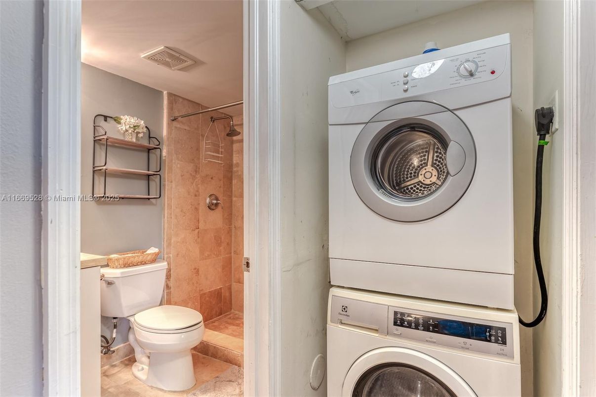 Bathroom, Interior, Utility Closets, Washer