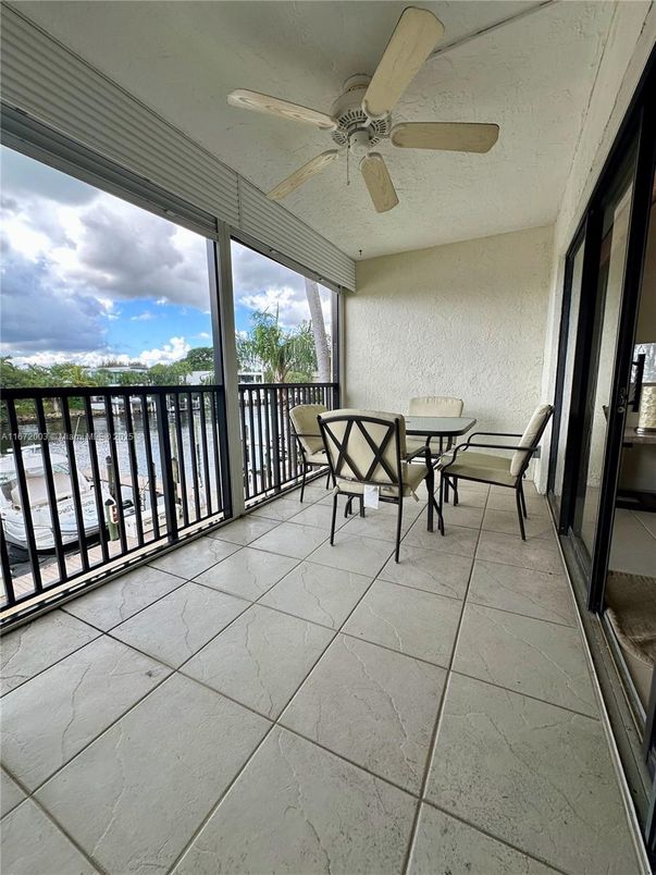 Interior, Sun Room, Water
