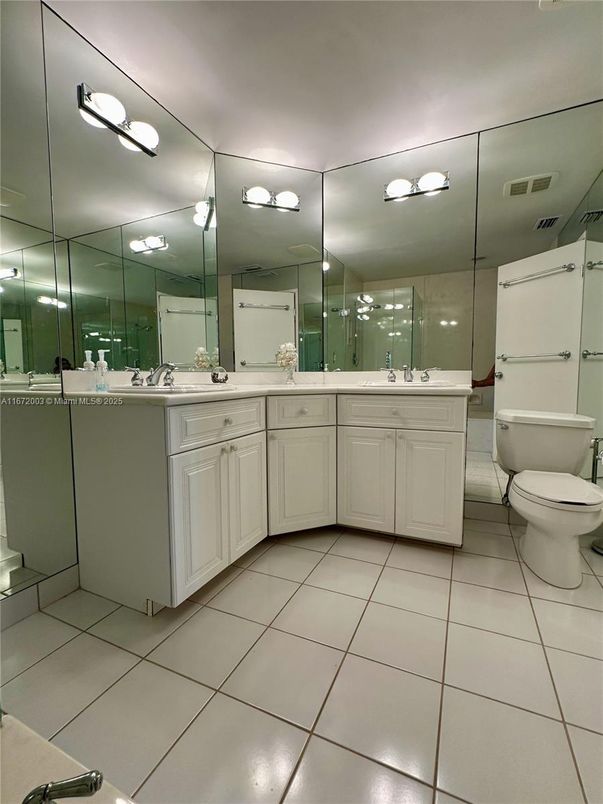 Bathroom, Dual Sink Vanities, Interior