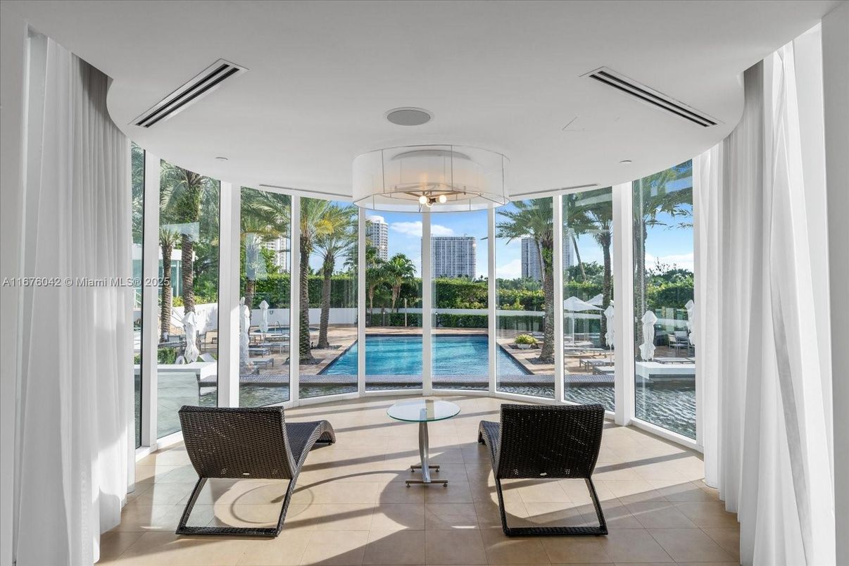 Interior, Sun Room, Water