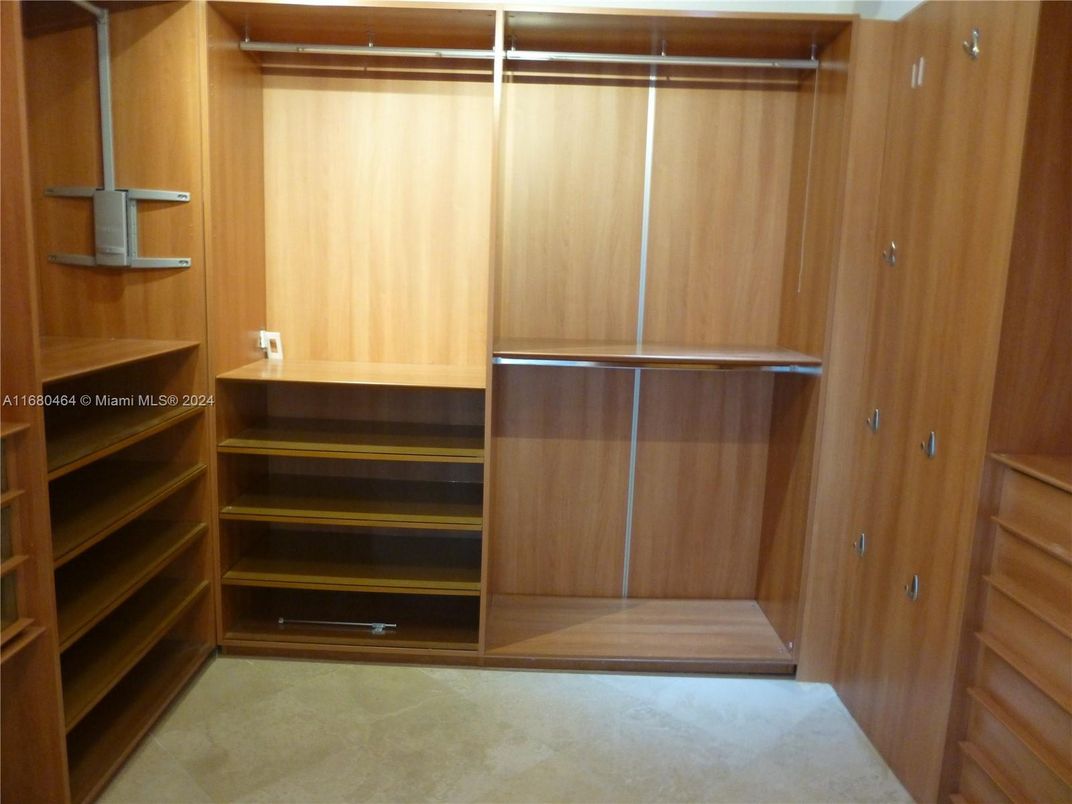 Interior, Walk-in Closets