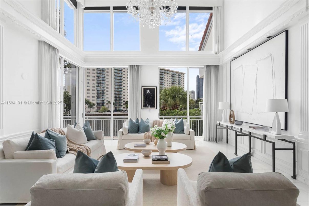 Chandelier, Interior, Living room, Sun Room