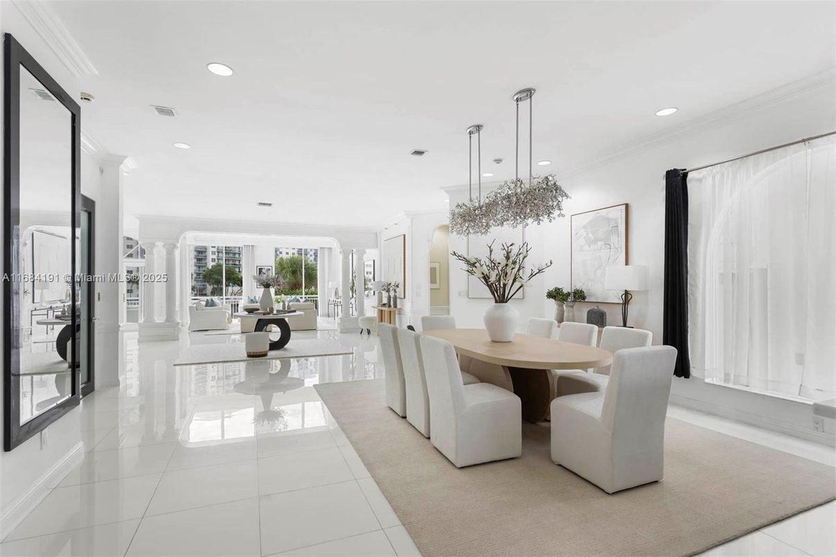 Dining room, Interior, Living room, Pendant Lights, Recessed Lighting