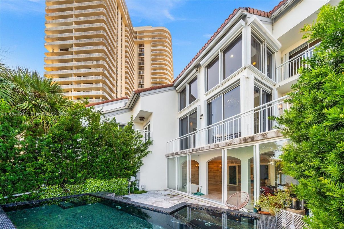 Exterior, Facade, Pool, Condo Building
