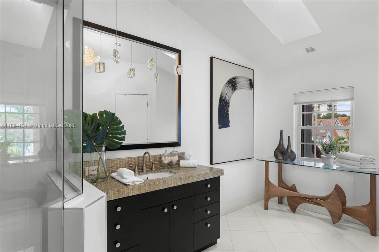 Bathroom, Interior, Pendant Lights