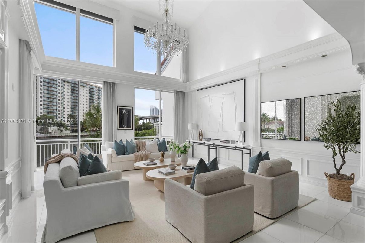 Chandelier, Interior, Living room