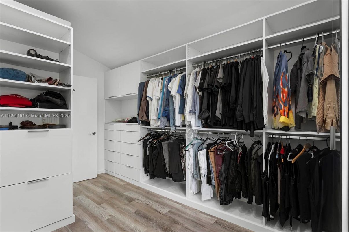 Interior, Walk-in Closets, Wood Texture Flooring