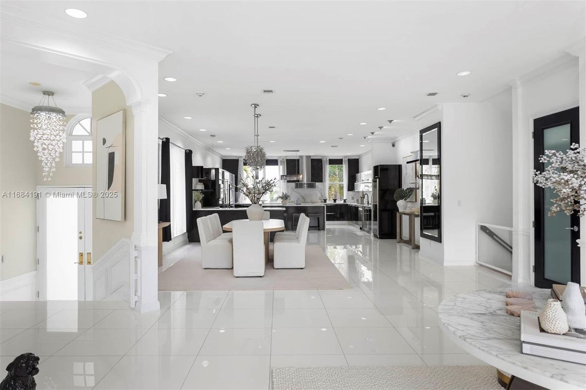 Chandelier, Dining room, Interior, Kitchen, Pendant Lights, Recessed Lighting
