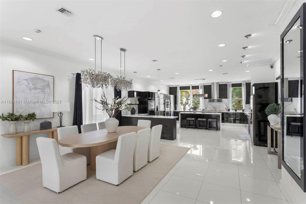 Dining room, Interior, Kitchen, Pendant Lights, Recessed Lighting, Stainless Steel Appliances