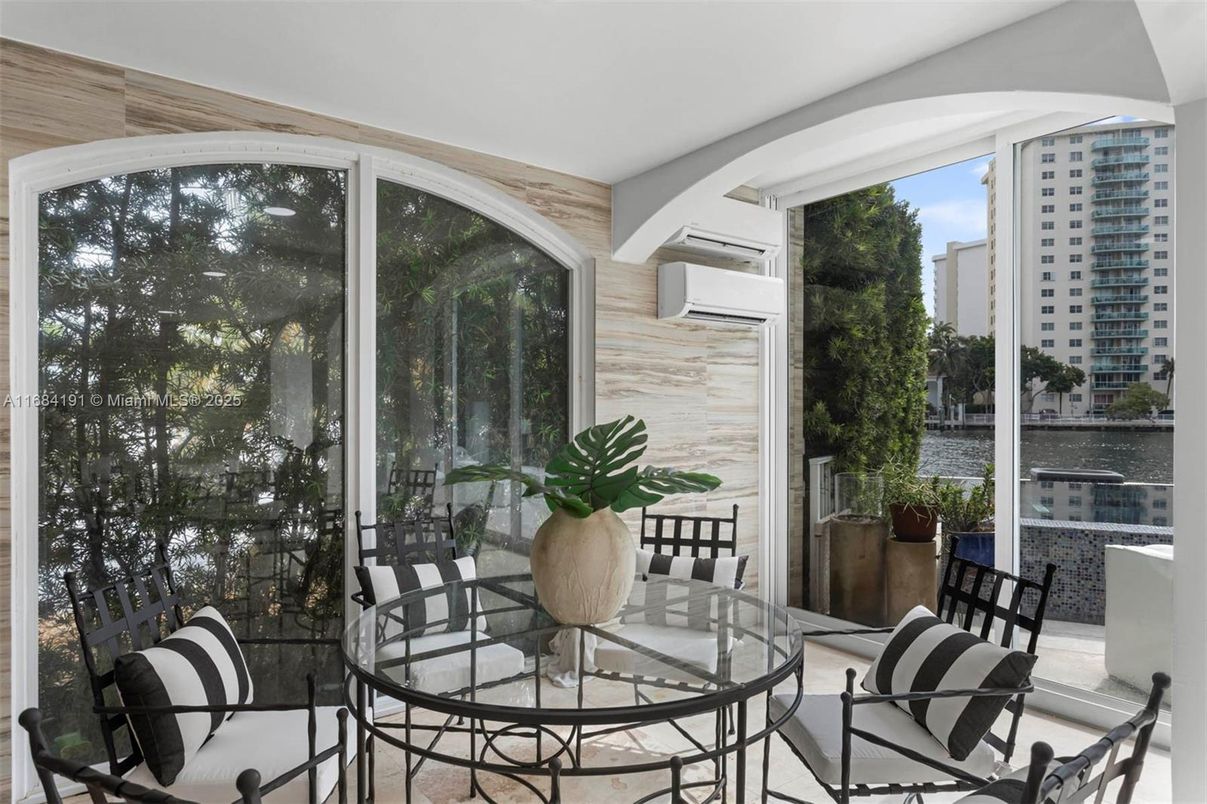 Dining room, Interior, Sun Room, Water