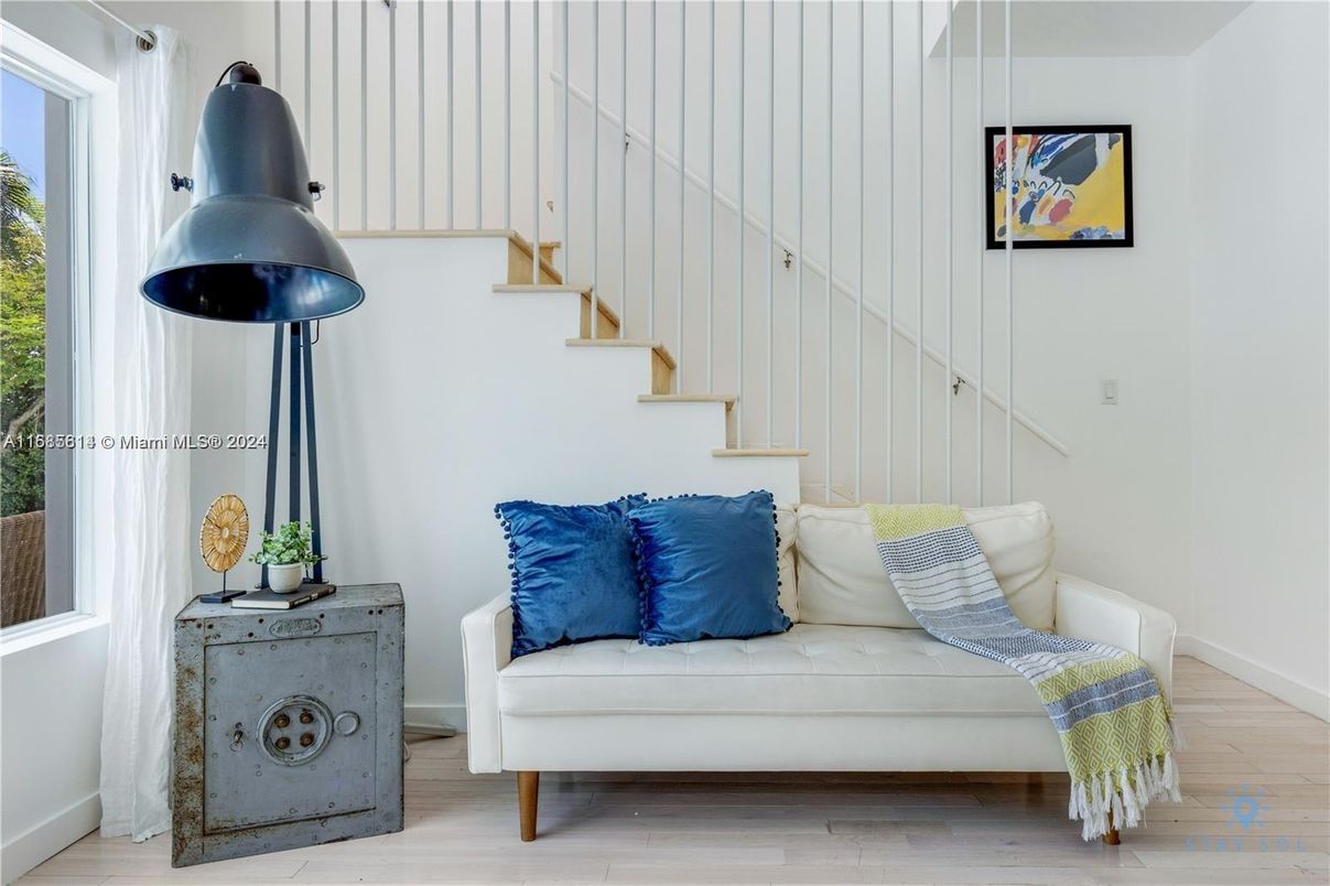 Interior, Pendant Lights, Wood Texture Flooring