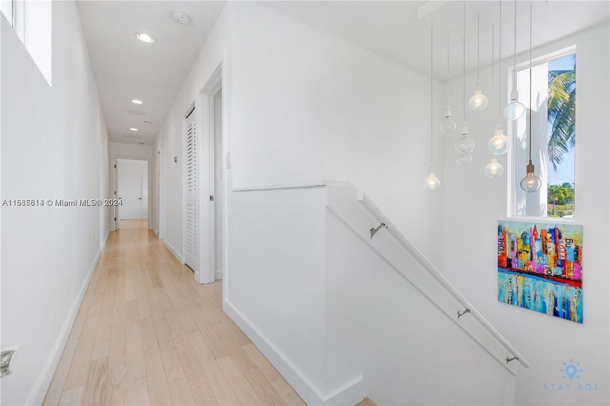 Interior, Pendant Lights, Recessed Lighting, Wood Texture Flooring